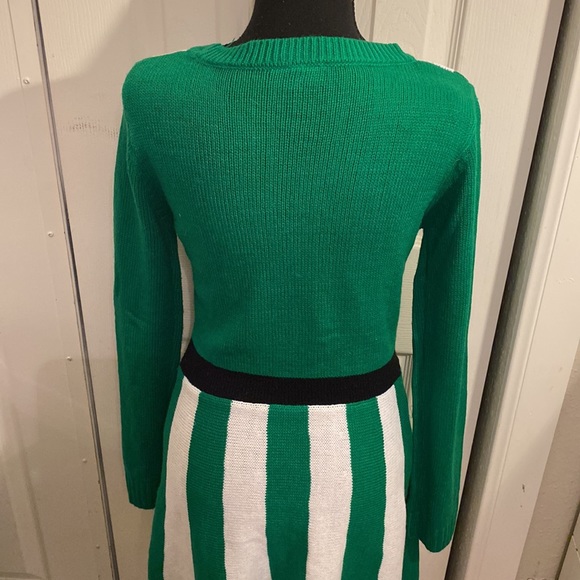 Christmas dress size small green/white with a hat - Picture 5 of 12